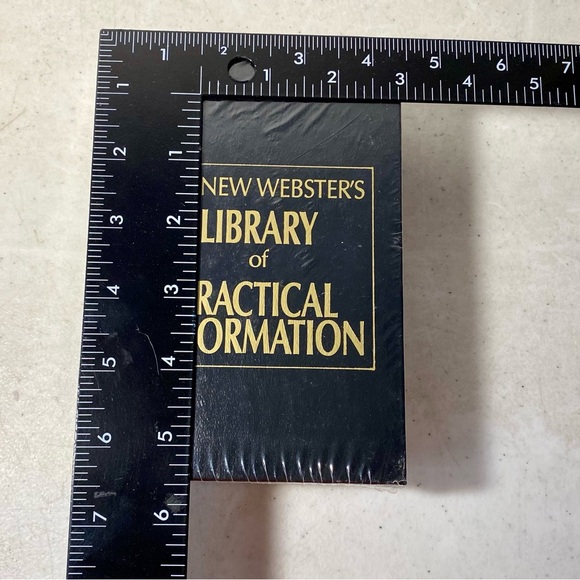 The New Webster's Library Of Practical Information & Dictionary Hardback Books - Picture 4 of 4